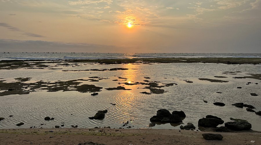 Pantai Binuangeun Indah