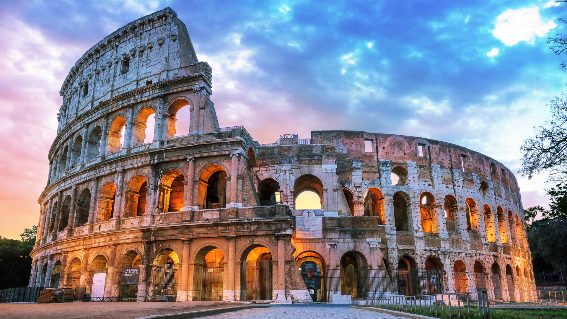 Colosseum di Roma: Sejarah, Keindahan, dan Pengalaman Pribadi Colosseum di Roma: Sejarah, Keindahan, dan Pengalaman Pribadi