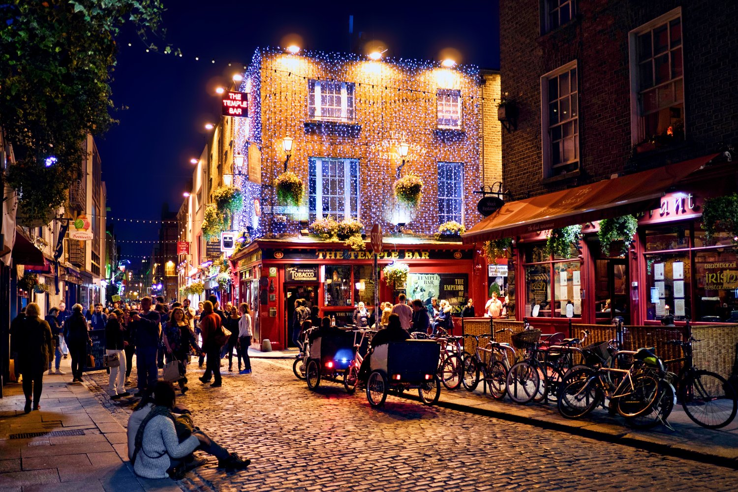 Temple Bar: Ikon Legendaris Penuh Warna di Jantung Dublin