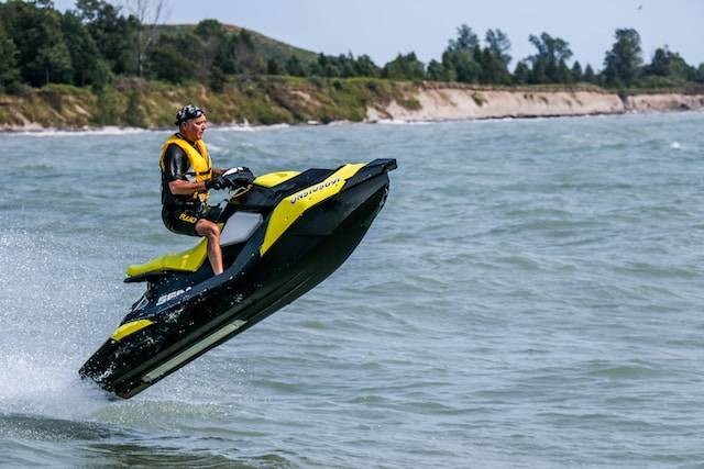 Jetski Ancol: Adrenalin, Ombak, dan Liburan Anti Mainstream Jetski Ancol: Adrenalin, Ombak, dan Liburan Anti Mainstream