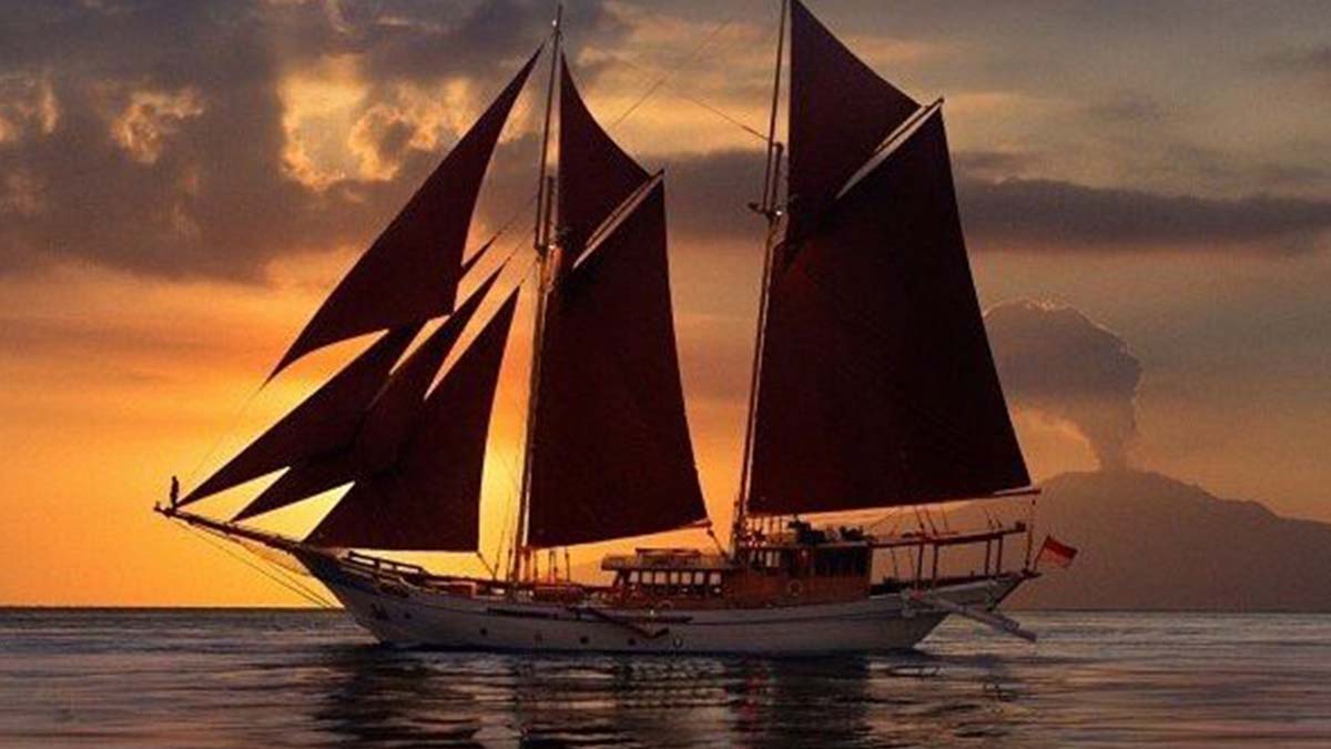 Kapal Pinisi Labuan: Jelajahi Lautan dengan Gaya Tradisional