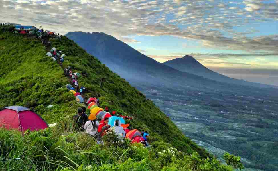 Mendaki Gunung untuk Pemula: Tips, Persiapan, dan Rekomendasi Jalur Mendaki Gunung untuk Pemula: Tips, Persiapan, dan Rekomendasi Jalur