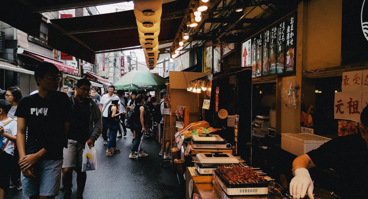 Menyusuri Keajaiban Tsukiji Outer Market: Surga Kuliner & Budaya di Tokyo