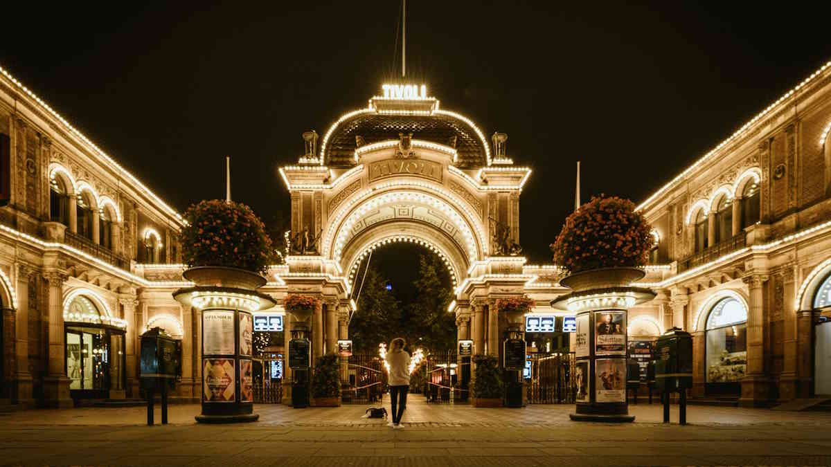 Tivoli Gardens: Wisata Spektakuler di Tengah Kopenhagen
