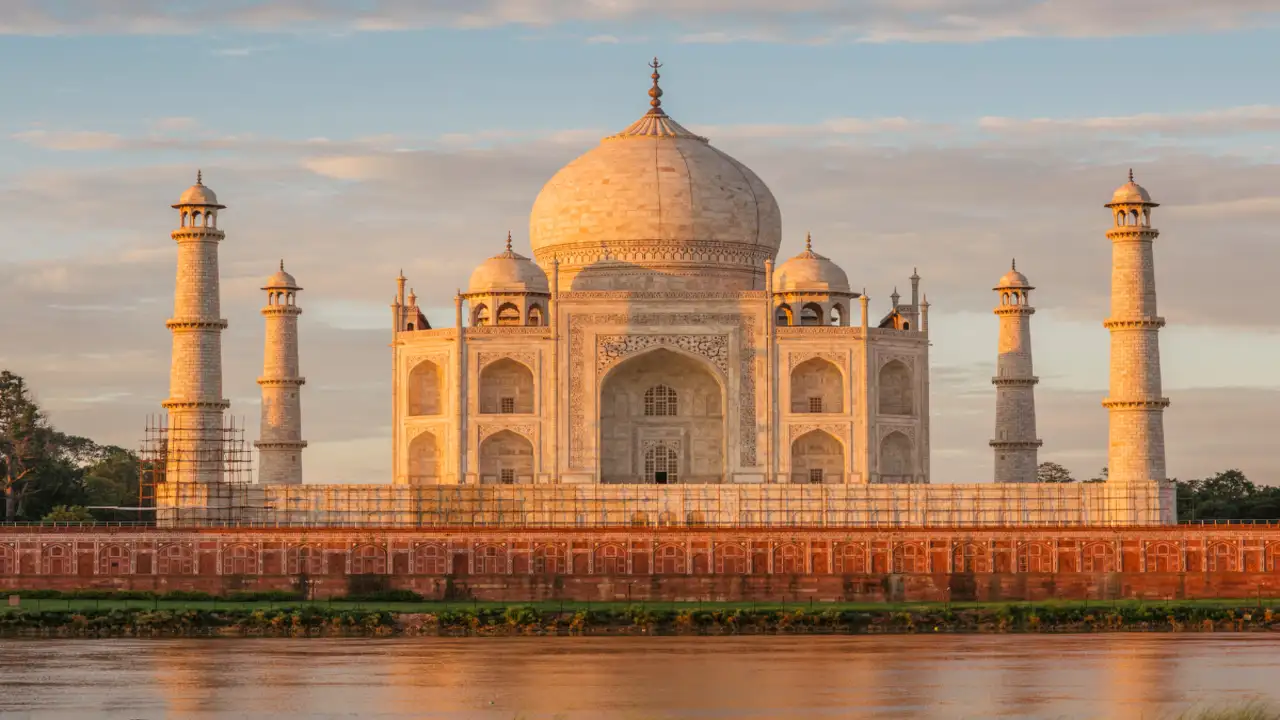 Taj Mahal: Keindahan Cinta Abadi Taj Mahal: Keindahan Cinta Abadi