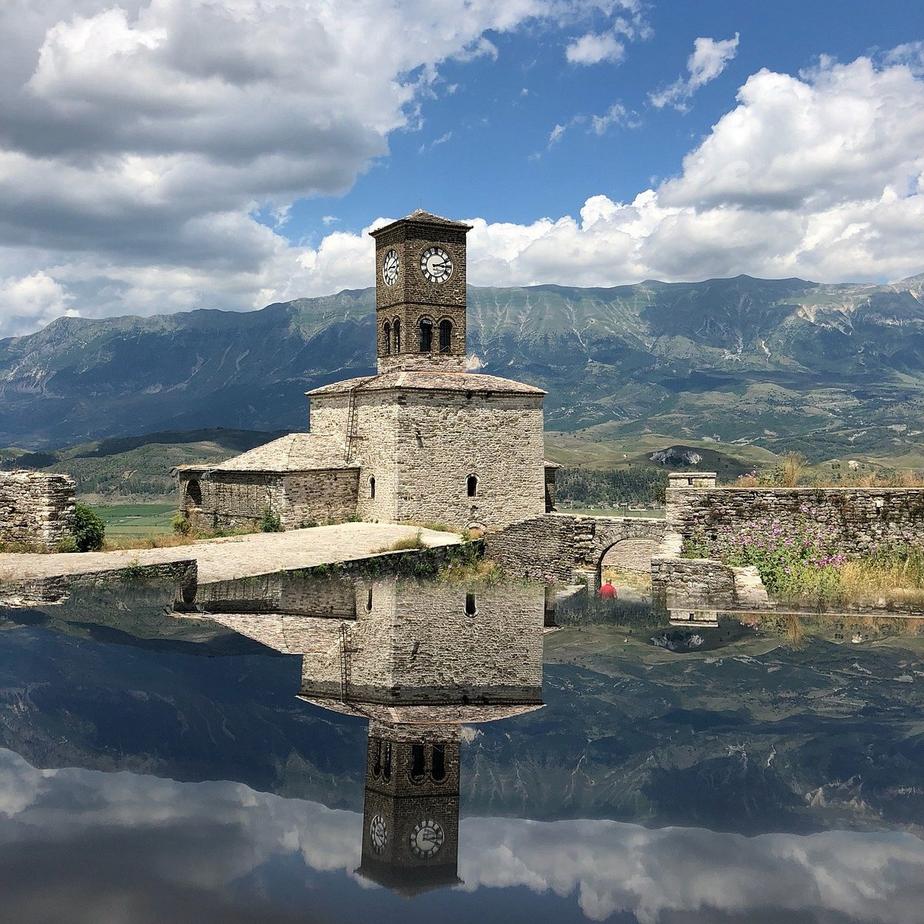 Gjirokaster Fortress: Keajaiban Abad Pertengahan di Albania Gjirokaster Fortress: Keajaiban Abad Pertengahan di Albania