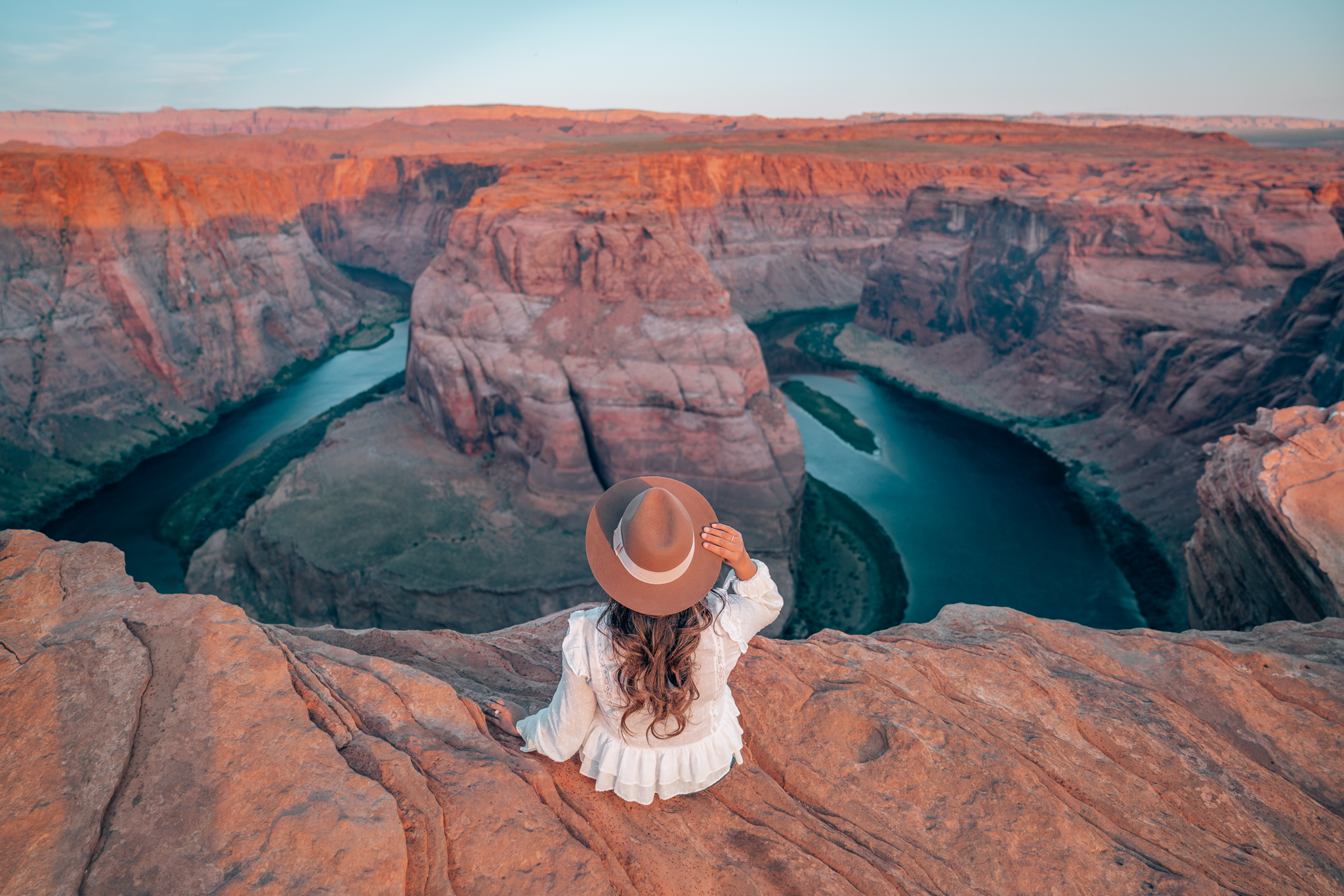 Antelope Canyon: Surga Tersembunyi di Balik Batu Merah Arizona