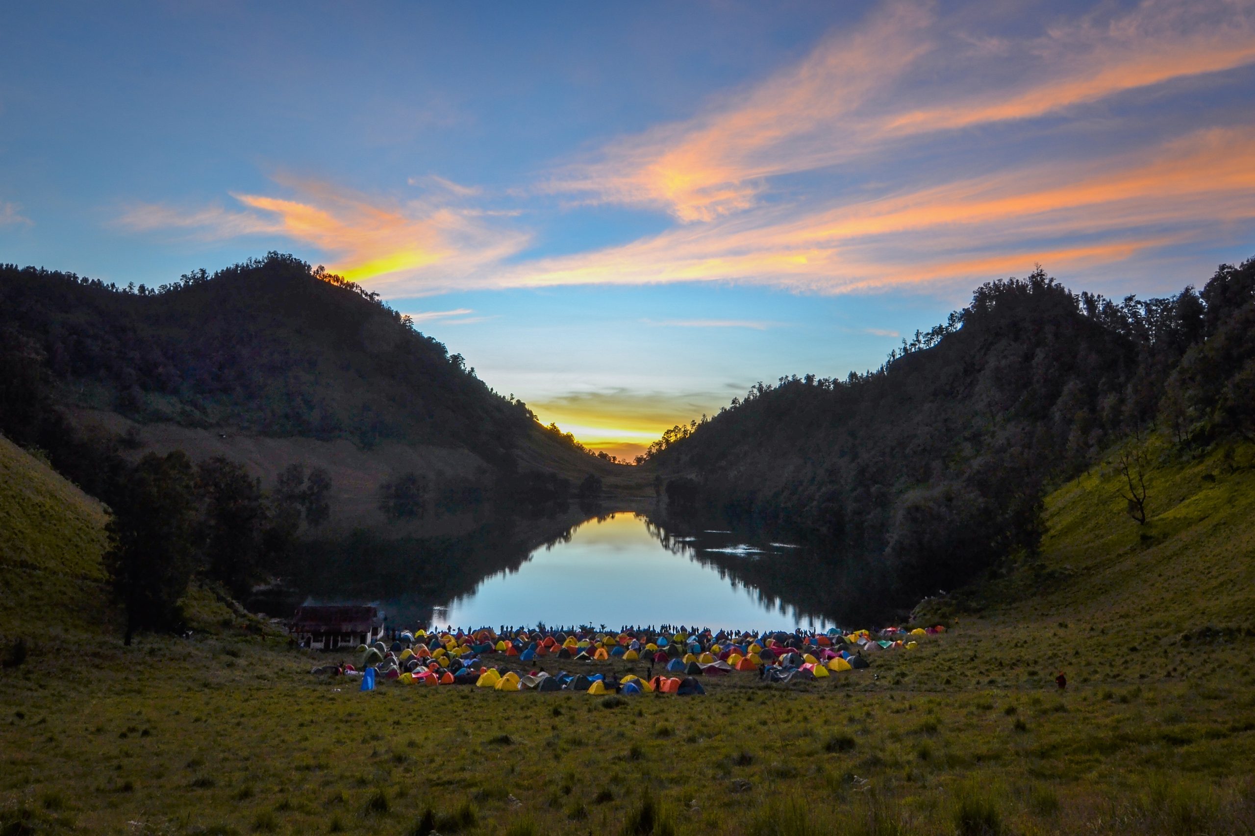 Ranu Kumbolo: Eksplorasi Magis di Atas Awan