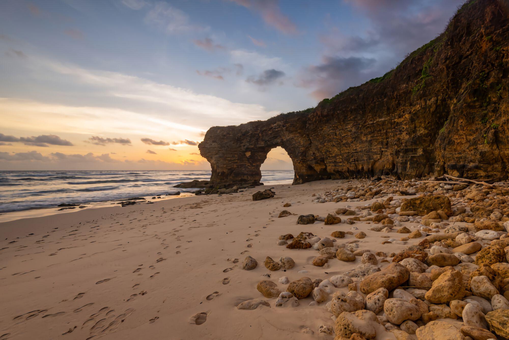 Pantai mbawan