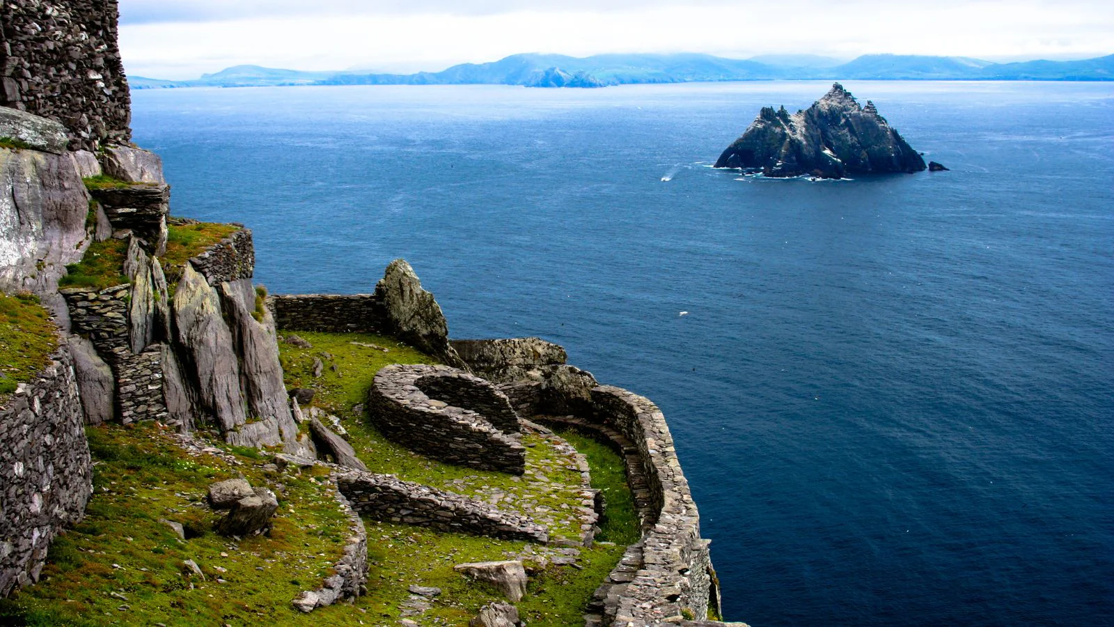 Skellig Michael – Keindahan dan Misteri Pulau Bersejarah