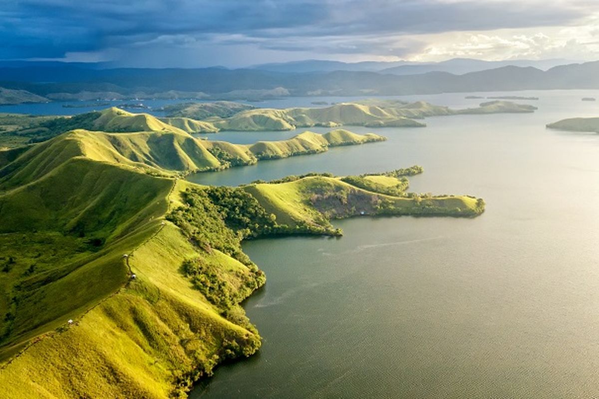 Menyapa Keindahan Danau Sentani, Surga Tersembunyi di Papua