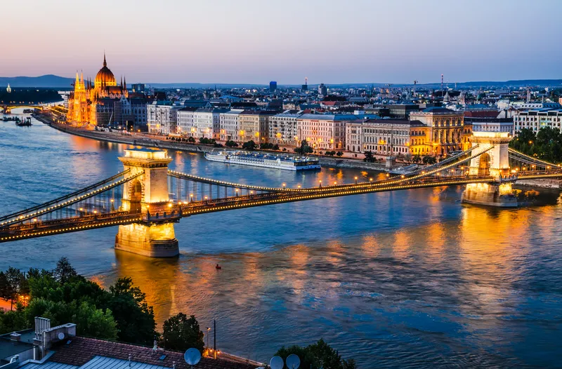 Chain Bridge: Ikon Keindahan dan Kekuatan Sejarah Hungaria