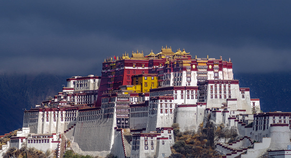 Istana Potala: Pesona Tibet yang Tak Terlupakan Istana Potala: Pesona Tibet yang Tak Terlupakan