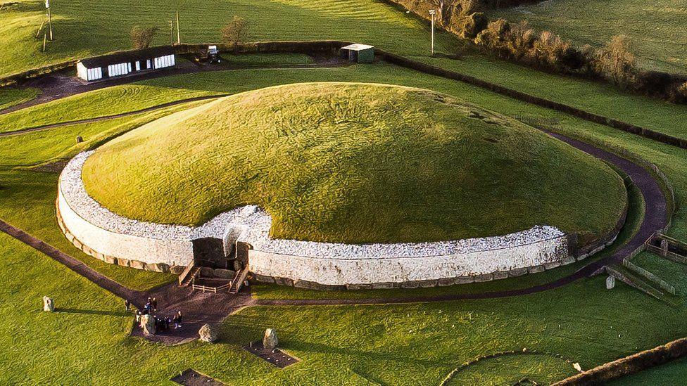 Misteri Megalitikum: Menyelami Keajaiban Newgrange Tomb di Irlandia Misteri Megalitikum: Menyelami Keajaiban Newgrange Tomb di Irlandia
