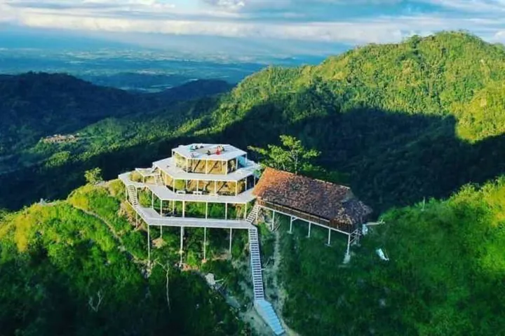 Gunung Menoreh: Permata Alam yang Menyimpan Keindahan Jawa Tengah