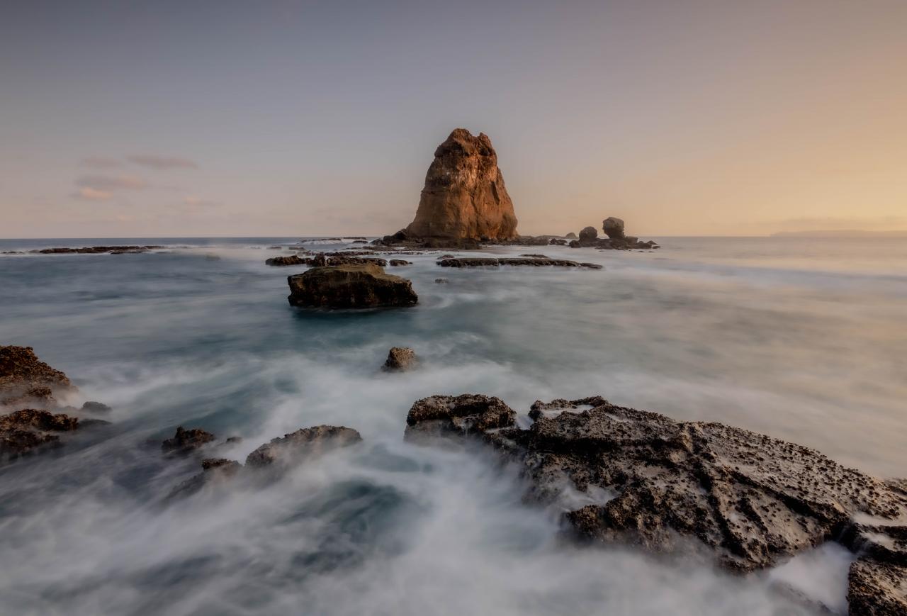 Pantai Papuma: Surga Tersembunyi di Jember yang Bikin Nagih!