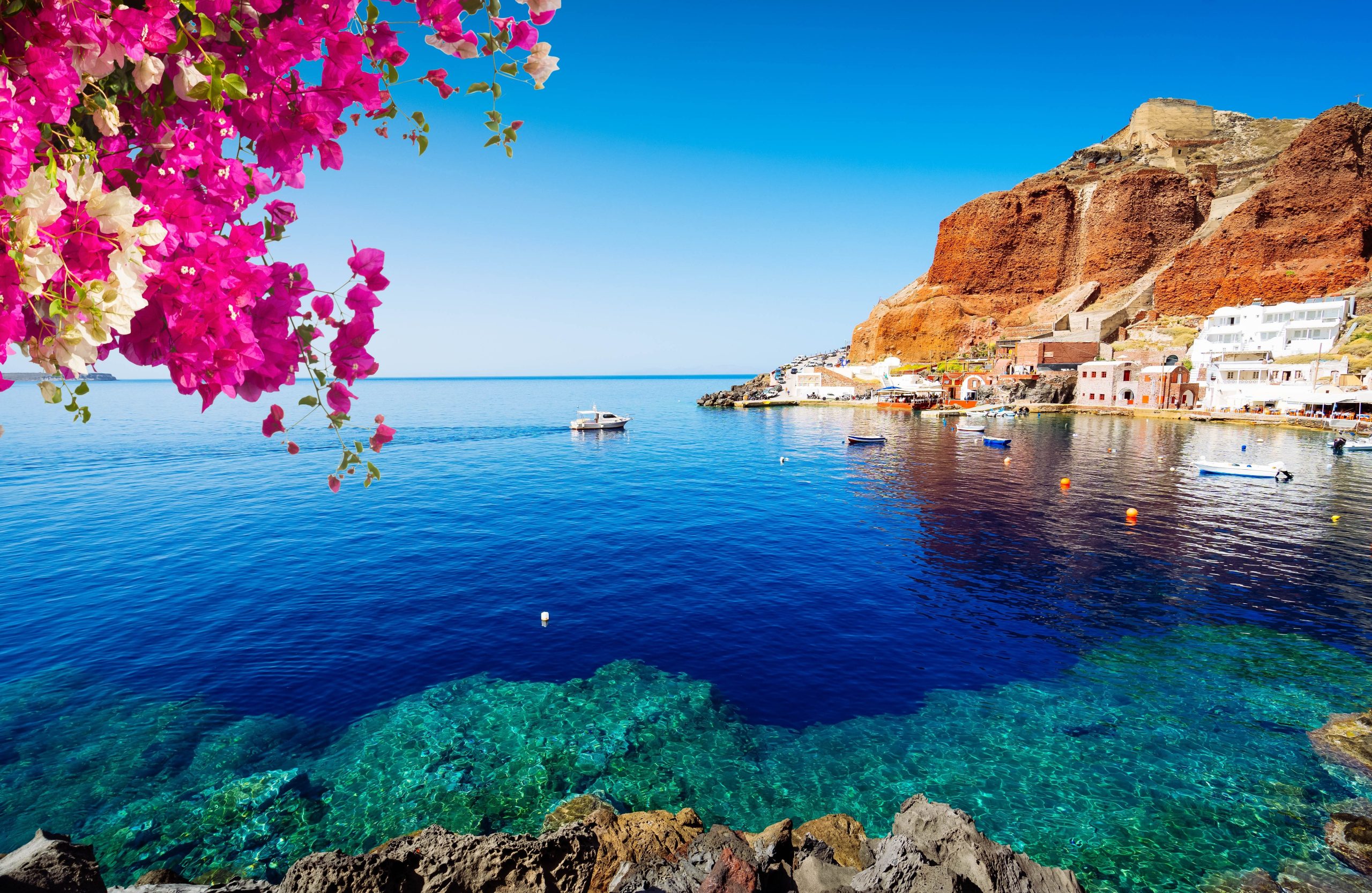 Amoudi Bay—Surga Tersembunyi di Kaki Tebing Santorini Amoudi Bay—Surga Tersembunyi di Kaki Tebing Santorini