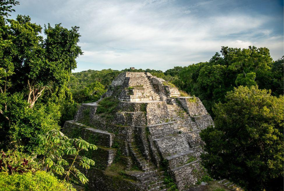 Tikal Ruins—Petualangan Mistis di Tengah Hutan Guatemala