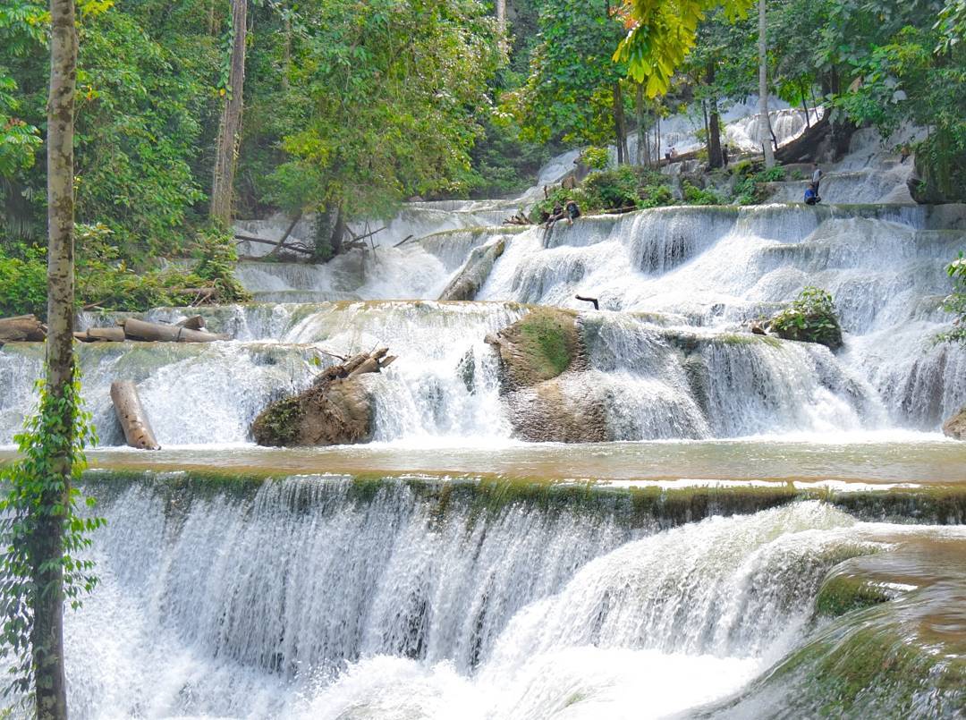 Air Terjun Moramo