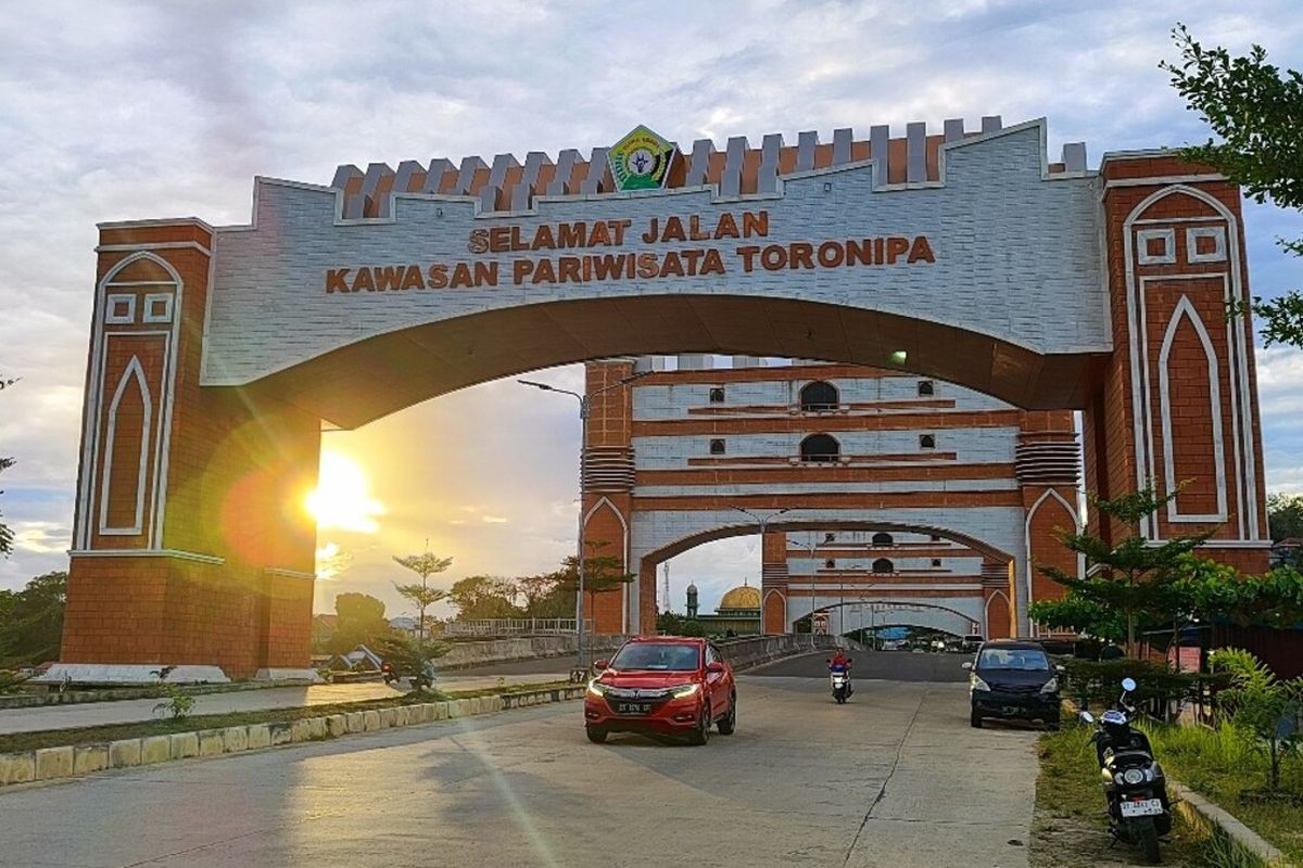 Gapura Toronipa: Gerbang Eksotis Pantai Timur Sulawesi Tenggara
