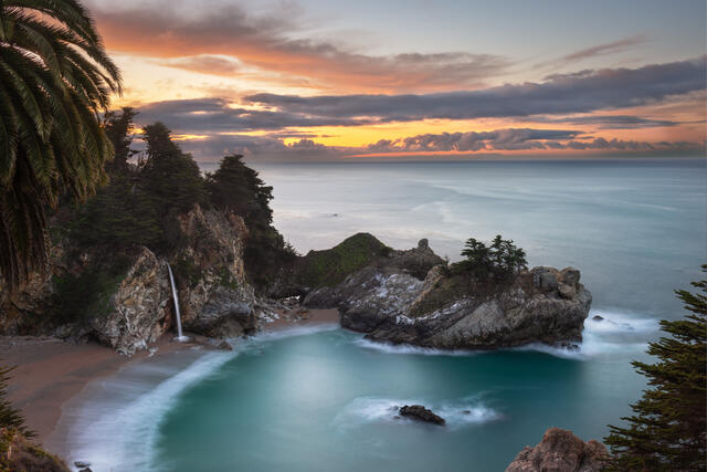 McWay Falls— Pesona Air Terjun Tersembunyi di California McWay Falls— Pesona Air Terjun Tersembunyi di California