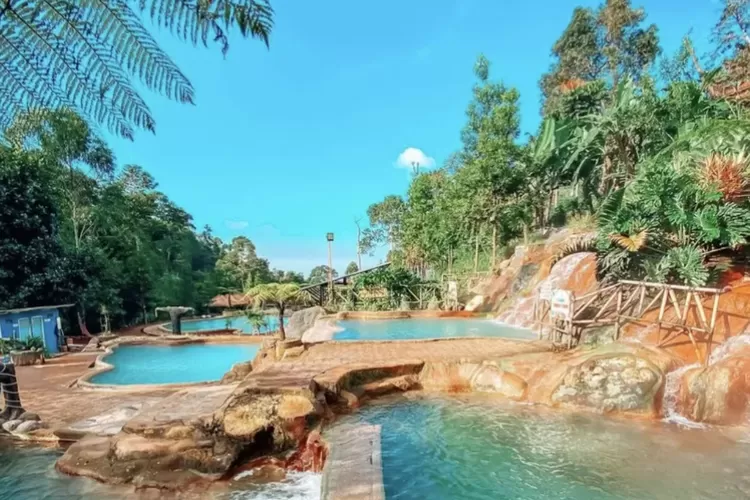 Curug Cipanas: Surga Tersembunyi di Tengah Alam Jawa Barat