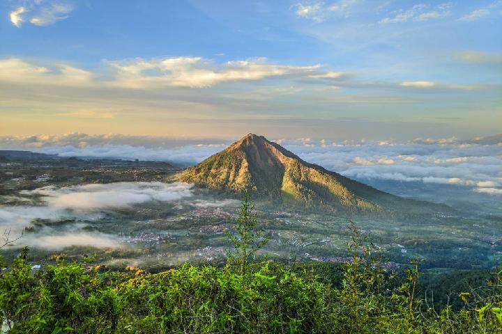 Gunung Andong: Pesona Alam yang Menenangkan