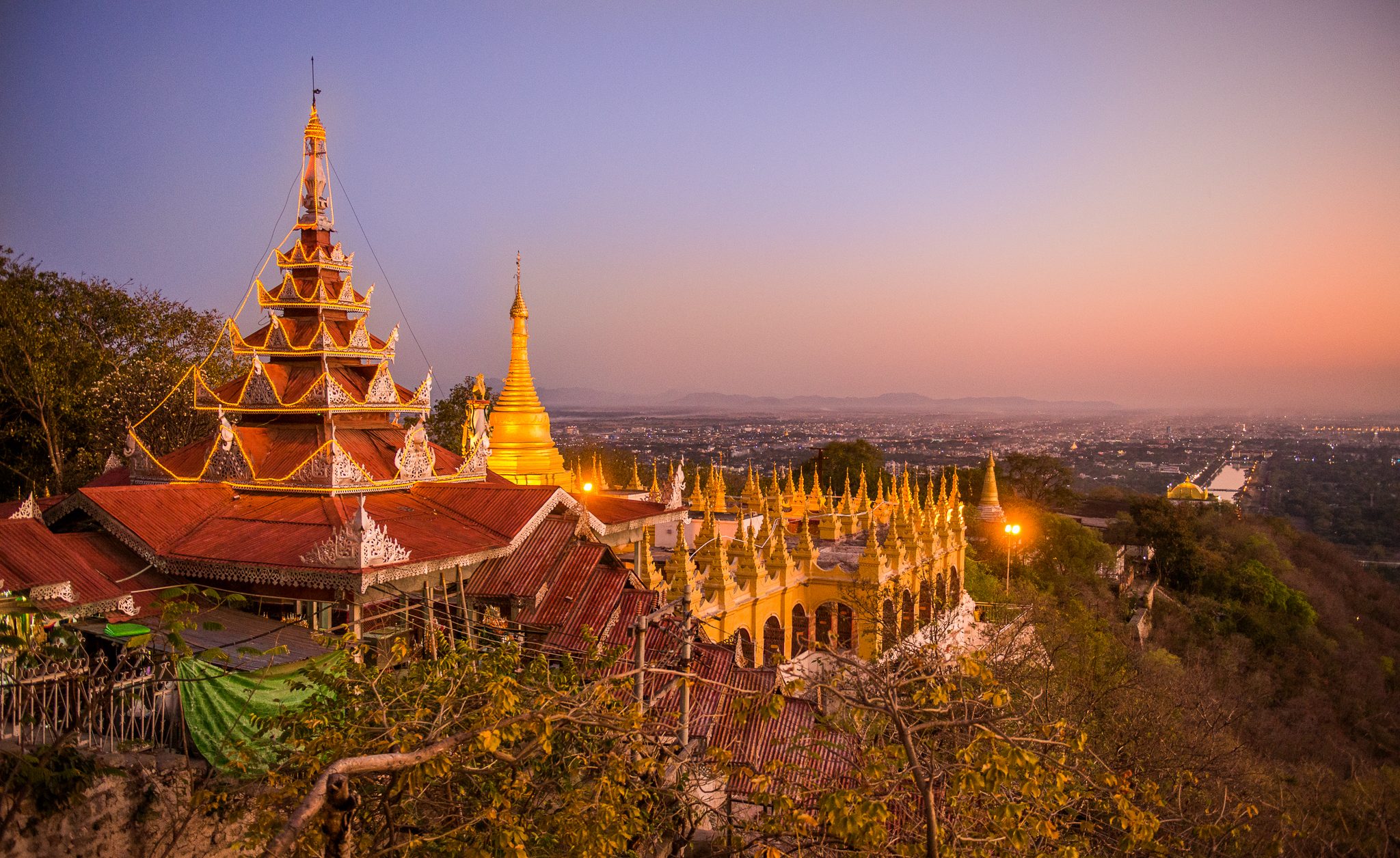 Mandalay Hill Pesona Pegunungan dan Sejarah yang Menakjubkan Mandalay Hill Pesona Pegunungan dan Sejarah yang Menakjubkan