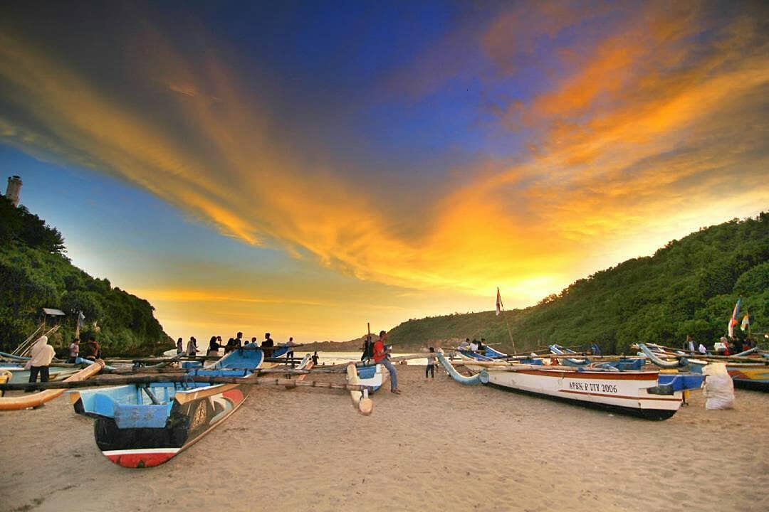 Pantai Baron: Surga Tropis di Yogyakarta yang Wajib Dikunjungi