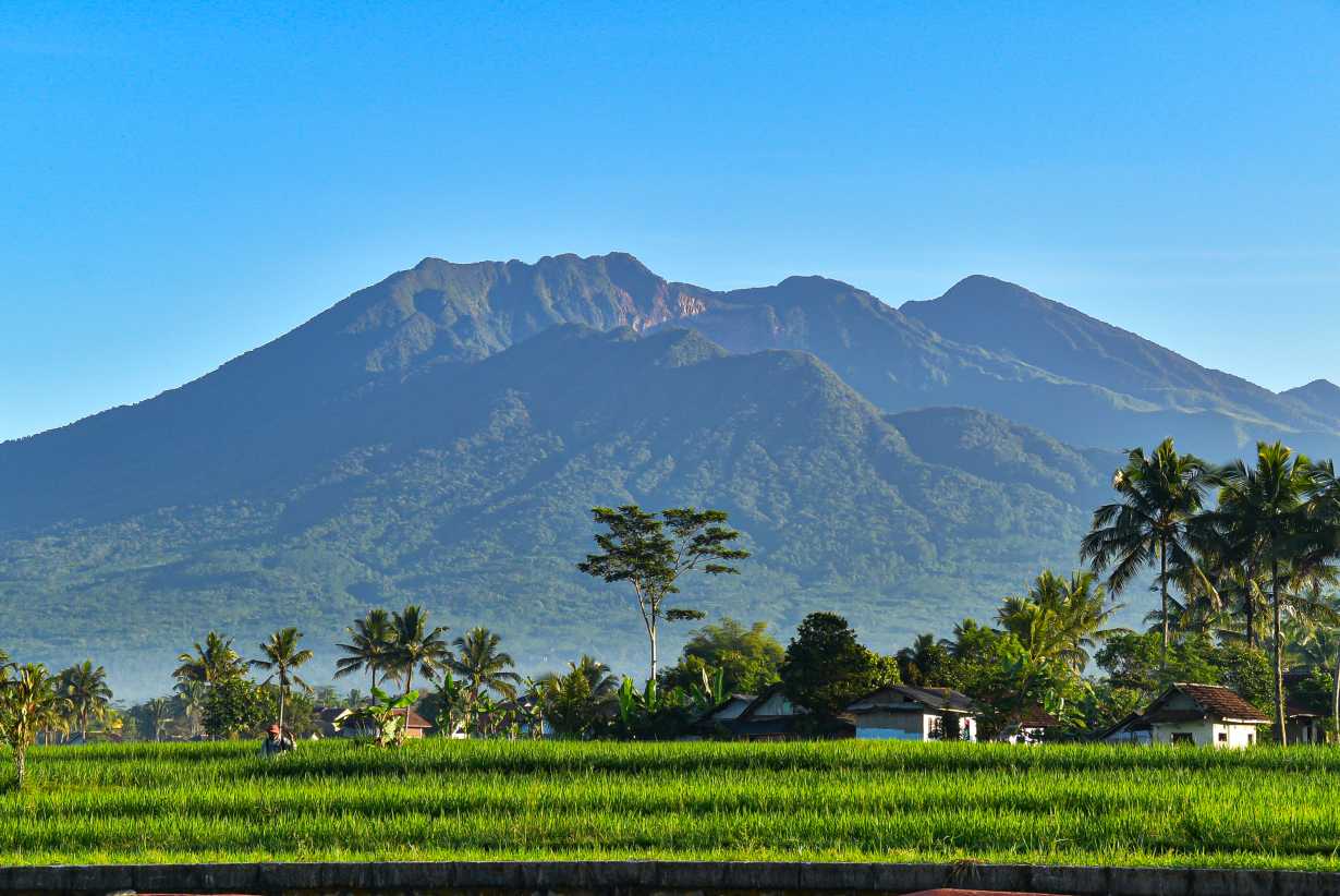 Menakjubkan Gunung Galunggung: Keindahan Alam dan Aktivitas Vulkanik yang Mengagumkan