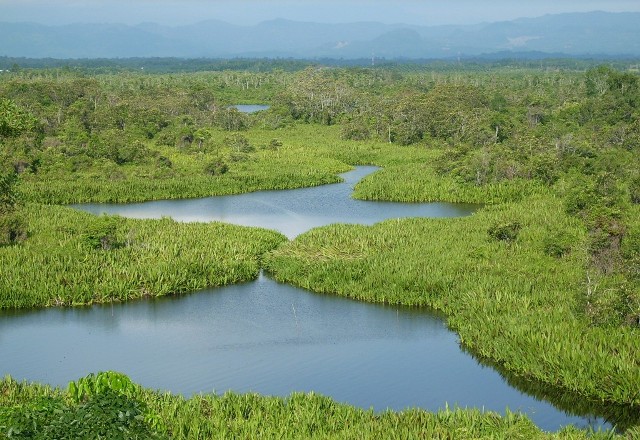 Pesona Danau Dendam yang Menenangkan Hati
