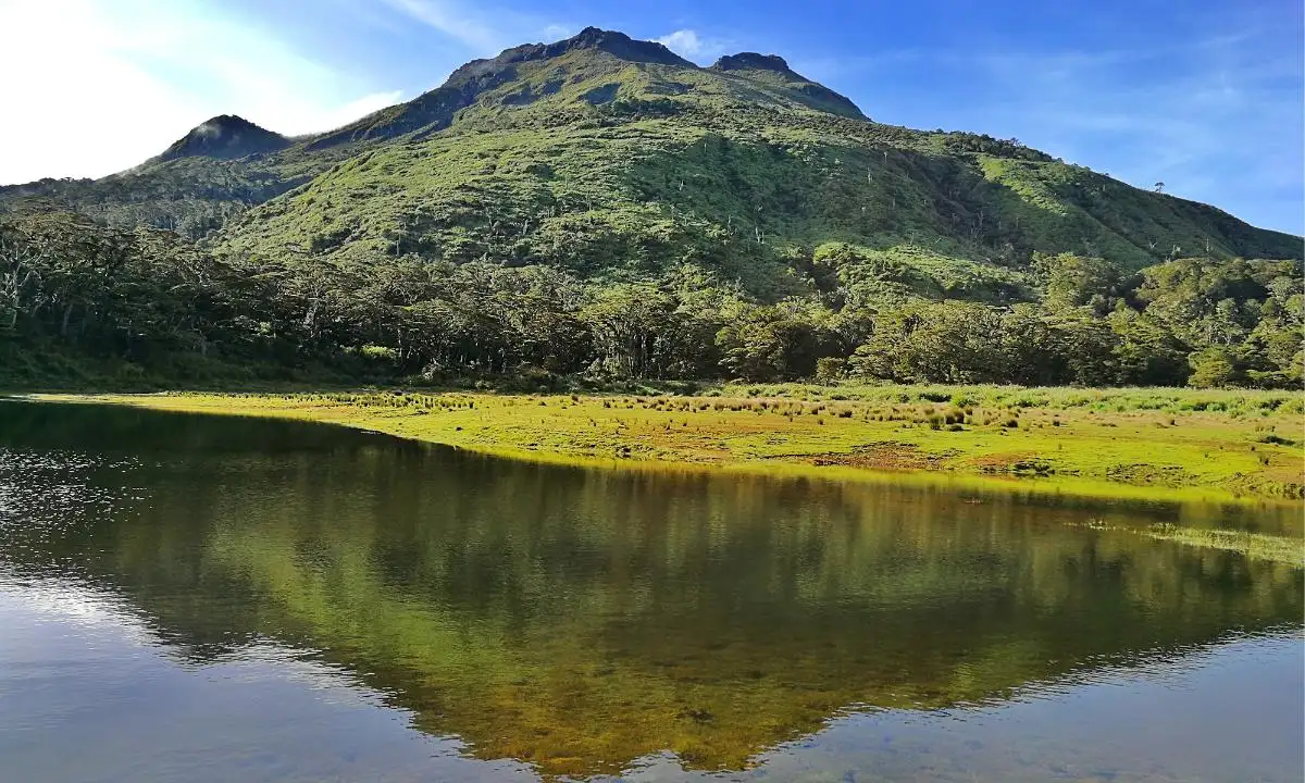 Gunung Apo: Puncak Tertinggi di Filipina Gunung Apo: Puncak Tertinggi di Filipina