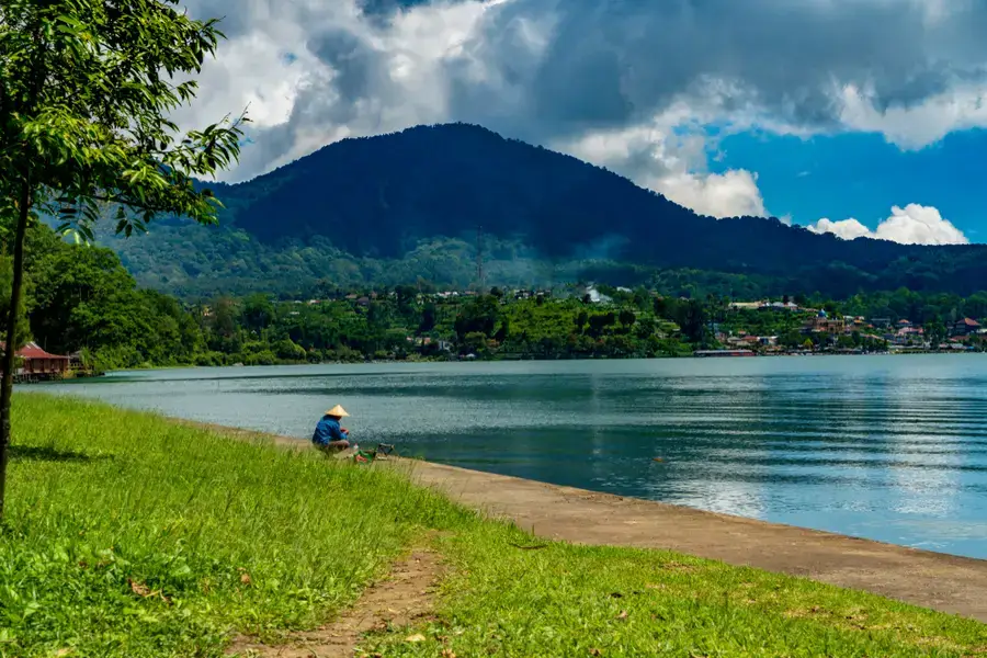 Danau Buyan: Keindahan Alam dan Pesona Wisata di Bali Utara