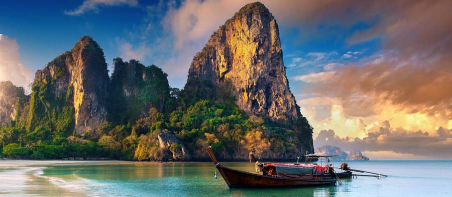 Railay Beach —  Keindahan di Tengah Hiruk Pikuk Thailand!
