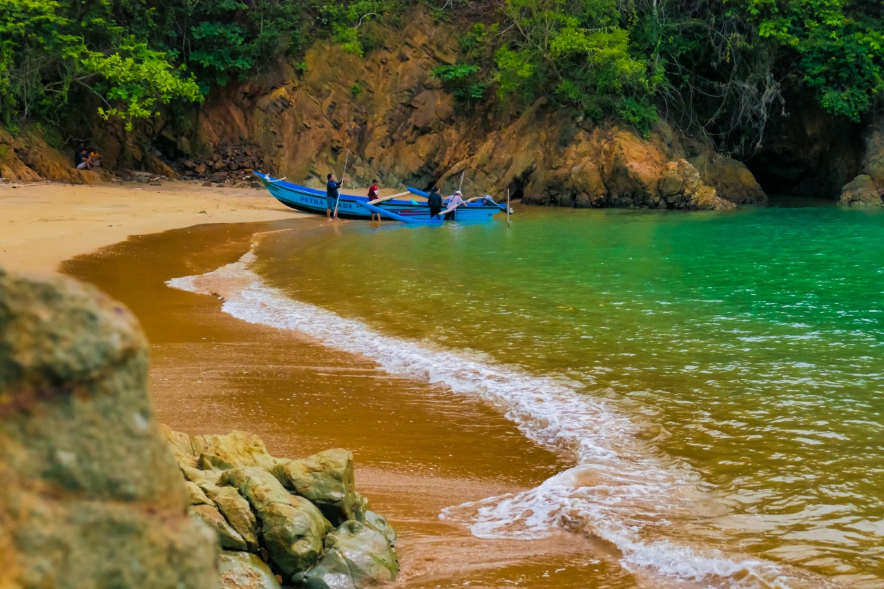 Pantai Lenggoksono: Pesona Alam dan Aktivitas Seru di Malang Selatan