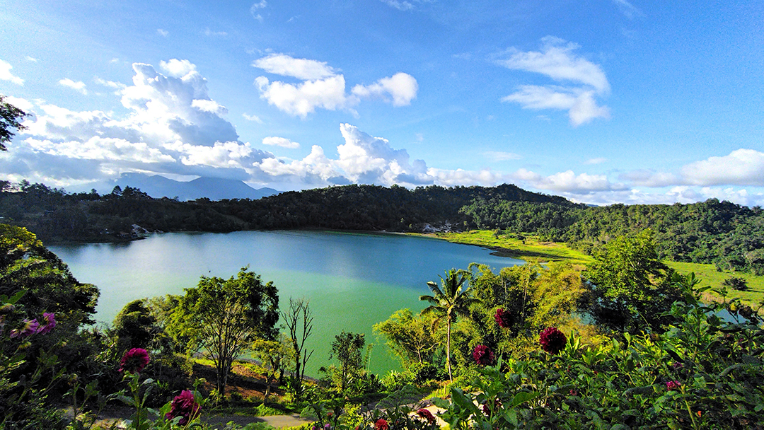 Danau Linow dan Pesona Manado yang Bikin Jatuh Hati