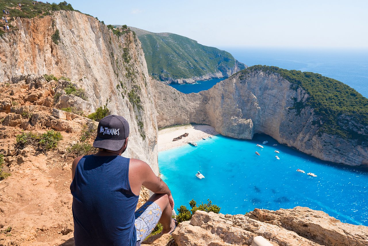 Pantai Navagio Surga Tersembunyi Yunani dengan Pesona Eksotis