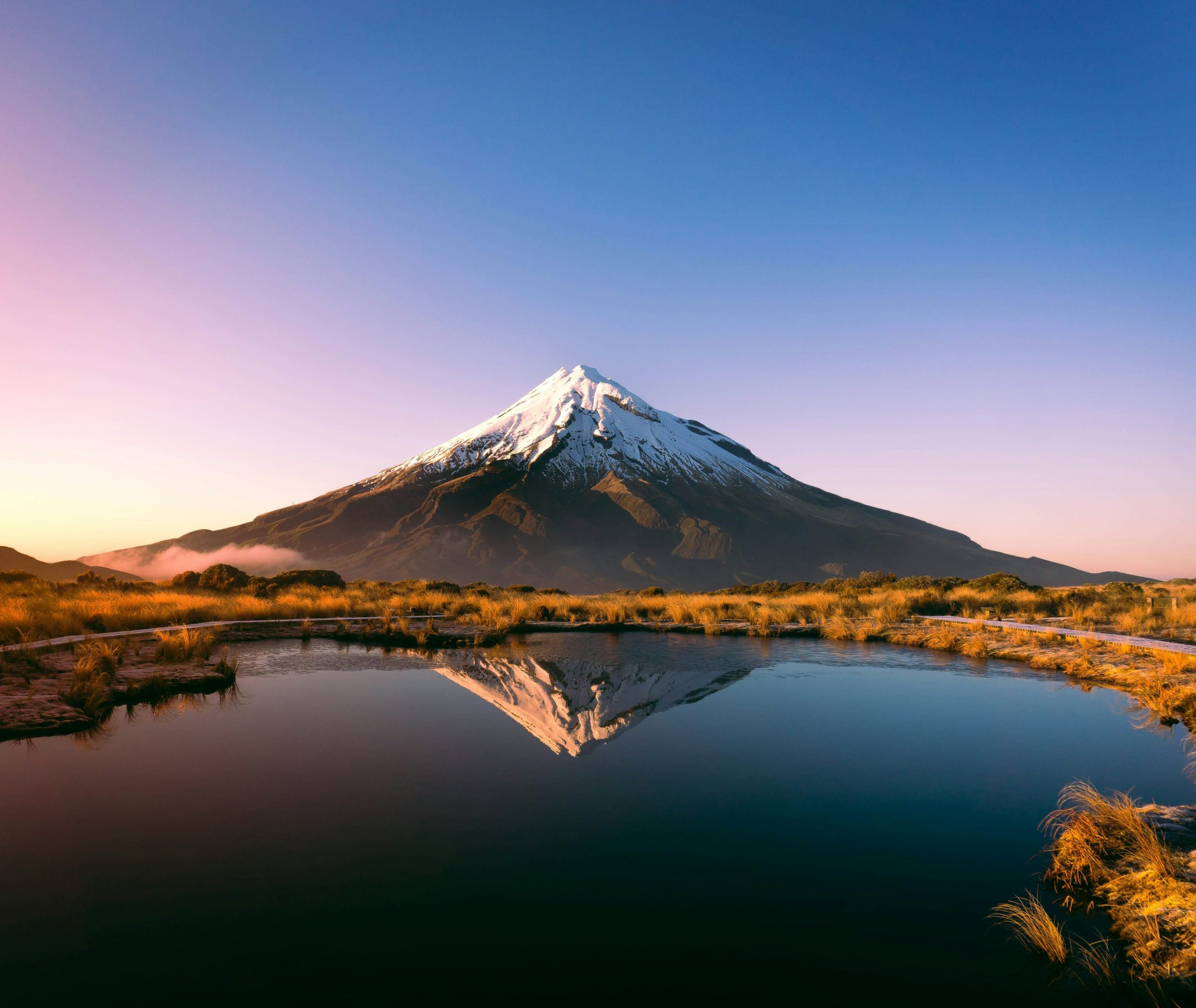 Gunung Taranaki: Pesona Alam Simetris di Selandia Baru