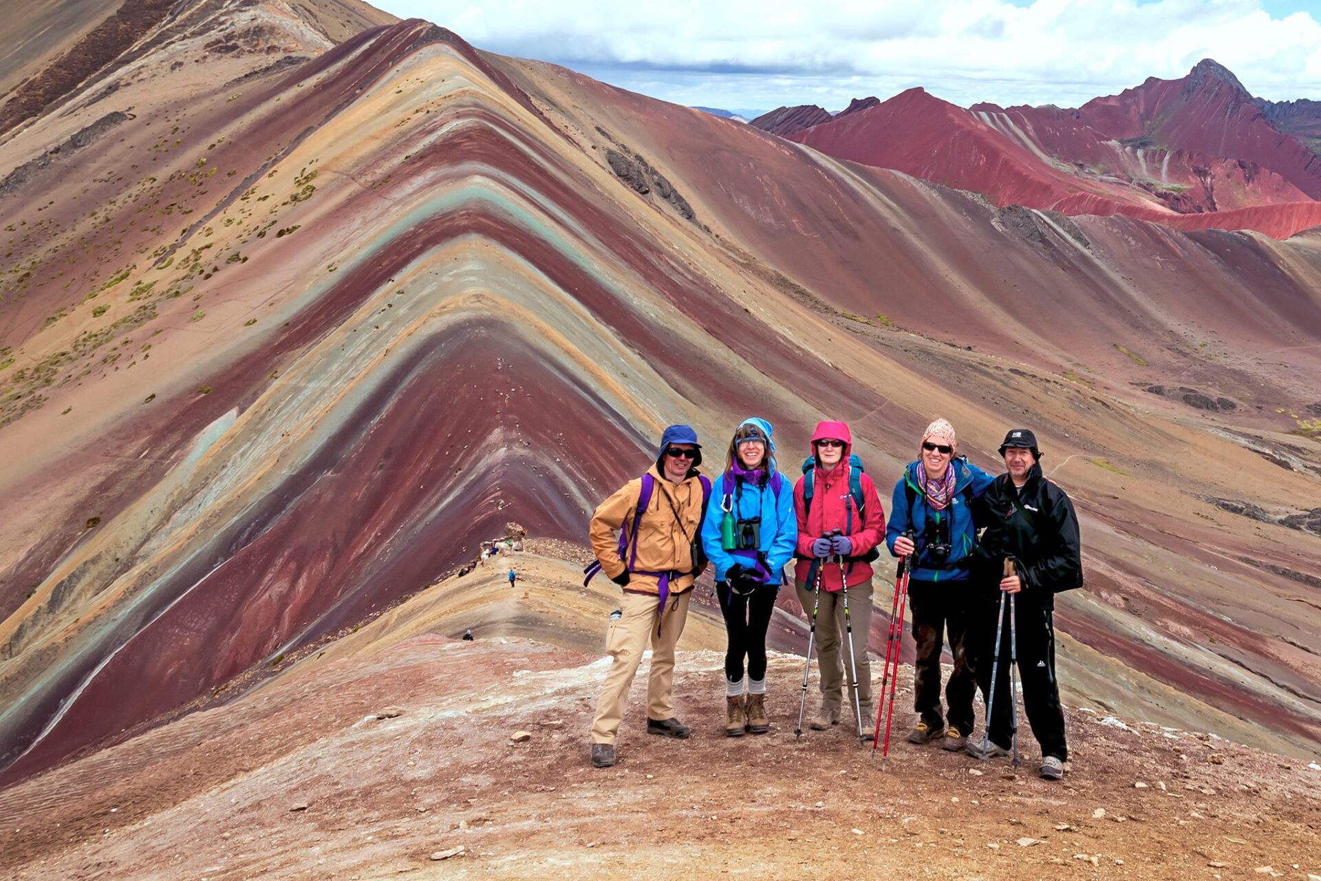 Vinicunca: Keindahan Gunung Pelangi di Peru