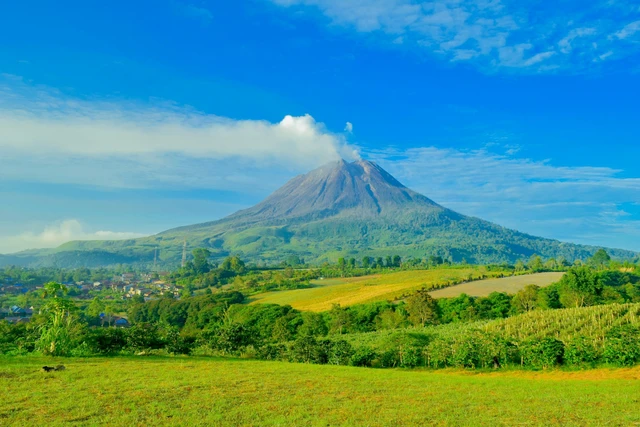 Gunung Karang: Pesona Alam dan Petualangan di Puncak Gunung Karang: Pesona Alam dan Petualangan di Puncak