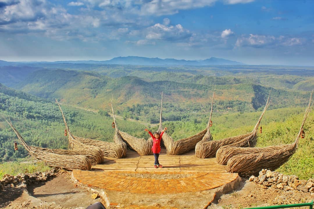 Watu Payung, Pesona Gunungkidul yang Menyatu Dengan Alam!