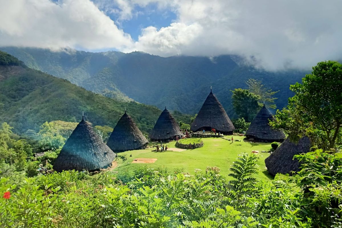 Desa Wae: Pesona Alam dan Budaya yang Menawan Desa Wae: Pesona Alam dan Budaya yang Menawan