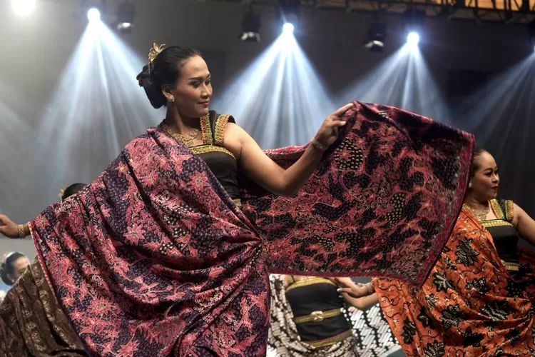 Festival Batik: Warisan Nusantara yang Menjadi Panggung Budaya Dunia Festival Batik: Warisan Nusantara yang Menjadi Panggung Budaya Dunia