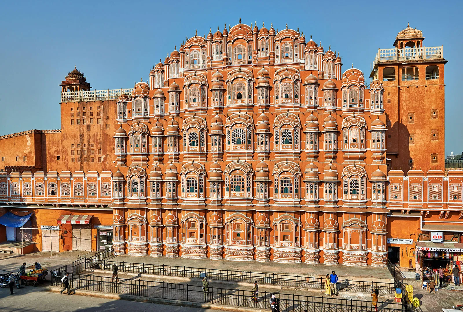 Hawa Mahal: Istana Angin Penuh Keindahan Jaipur Hawa Mahal: Istana Angin Penuh Keindahan Jaipur