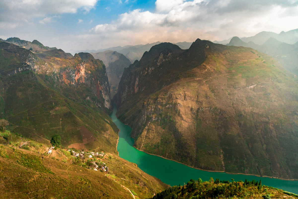 Ha Giang—Keindahan Alam Vietnam yang Menyentuh Jiwa Ha Giang—Keindahan Alam Vietnam yang Menyentuh Jiwa