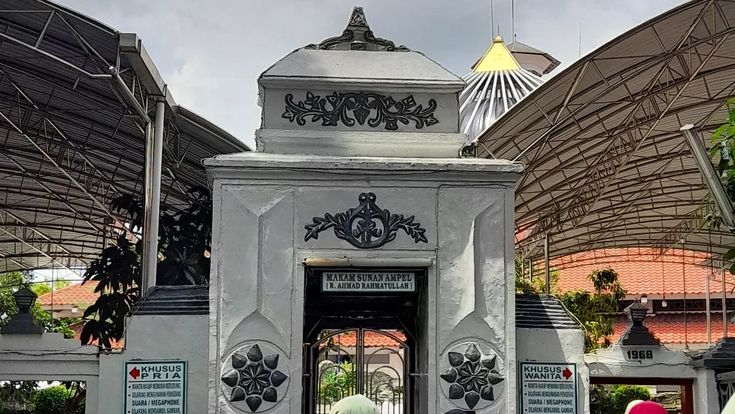 Wisata Religi Makam Sunan: Menapaki Jejak Wali di Tanah Jawa