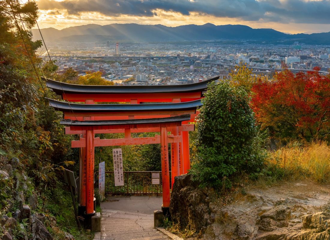 Fushimi Inari Taisha: Spiritualitas dan Keindahan Kyoto