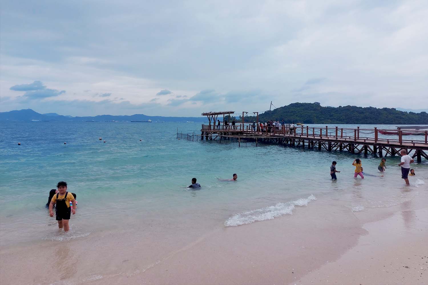 Pantai Mutun: Surga Tropis di Lampung