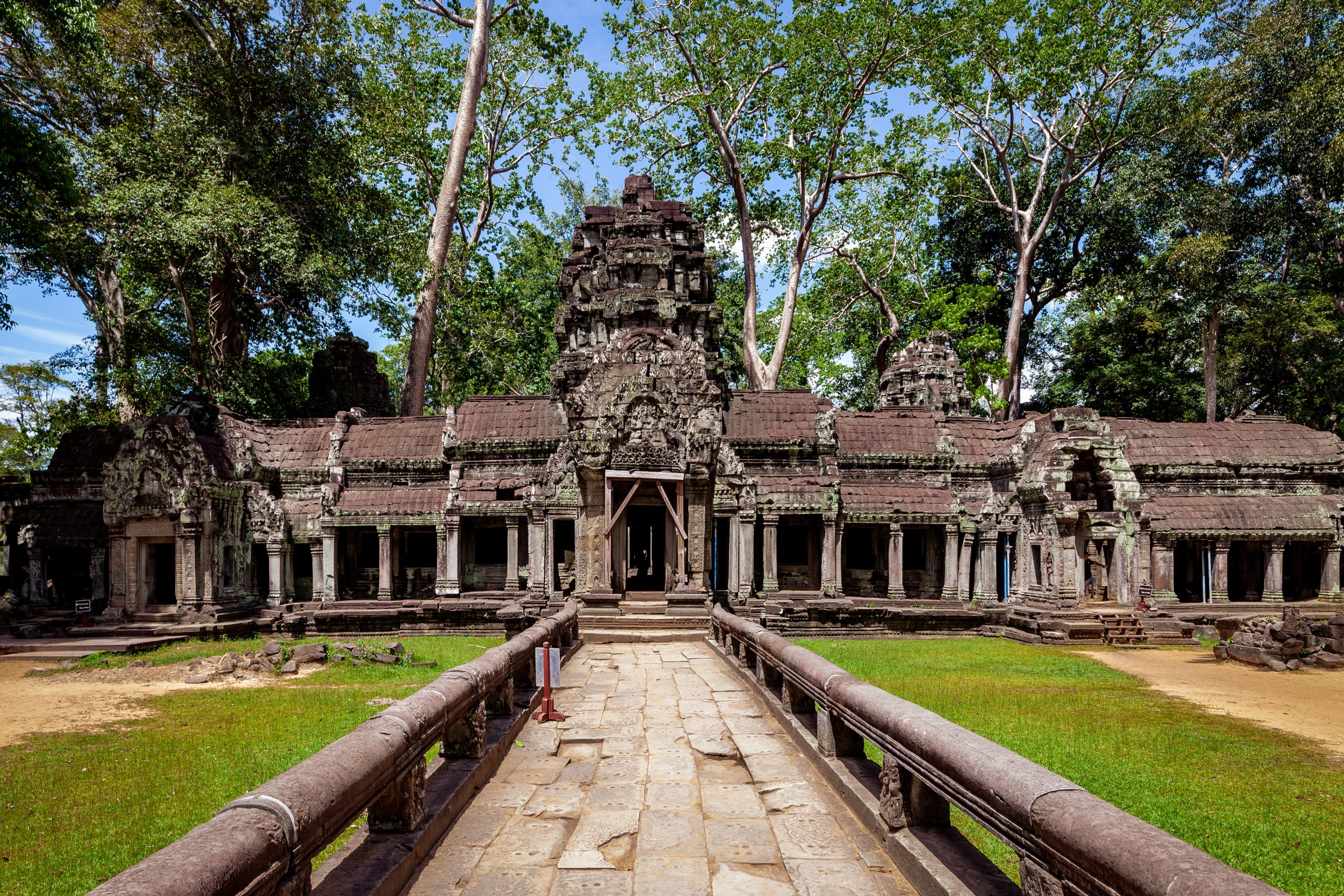 Ta Prohm — Pesona di Tengah Reruntuhan Kerajaan Kamboja Ta Prohm — Pesona di Tengah Reruntuhan Kerajaan Kamboja
