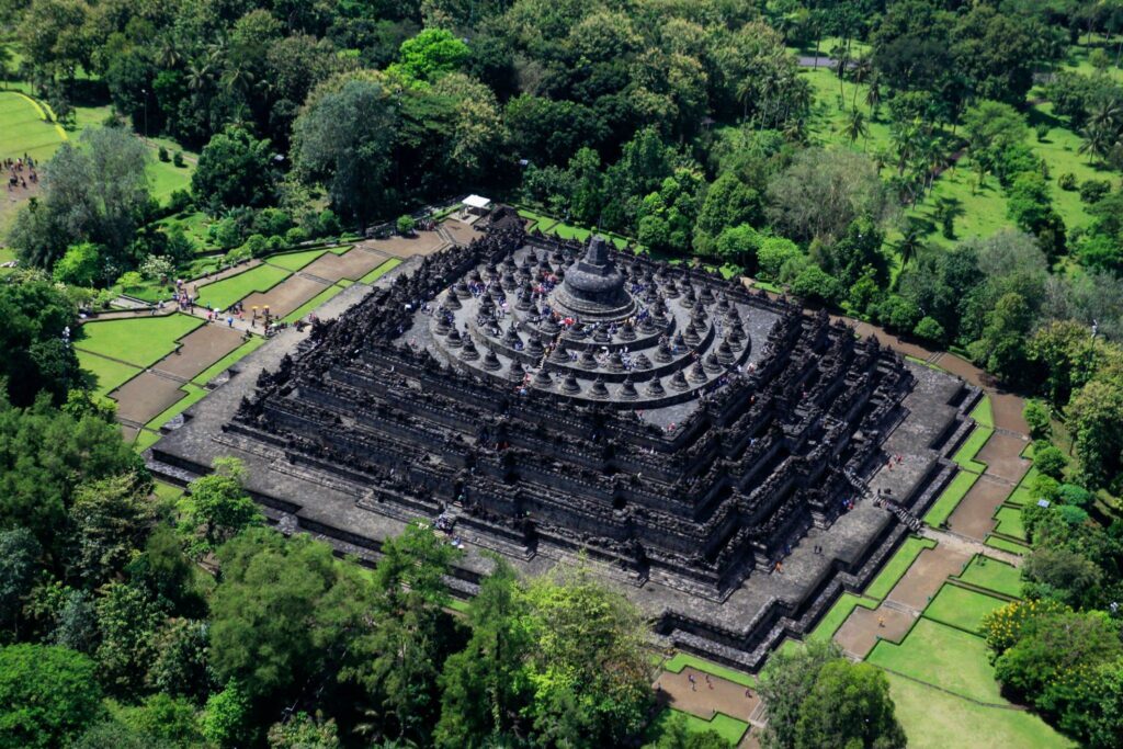 Candi Borobudur: Menyingkap Keajaiban Sejarah dan Pesona Wisata Budaya Indonesia Candi Borobudur: Menyingkap Keajaiban Sejarah dan Pesona Wisata Budaya Indonesia
